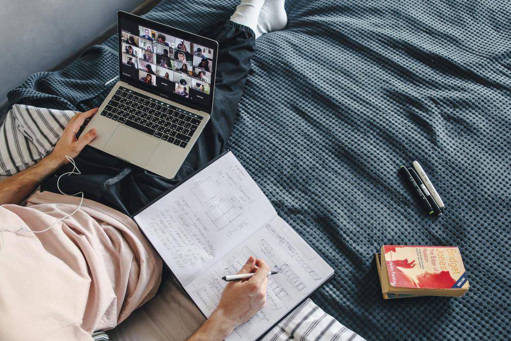 ilustrasi kelas online (pexels.com/Polina Tankilevitch)