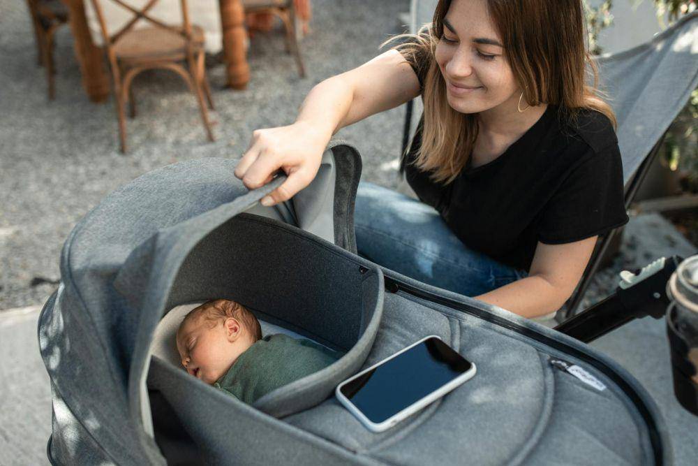 ilustrasi stroller bayi (pexels.com/RDNE Stock project)