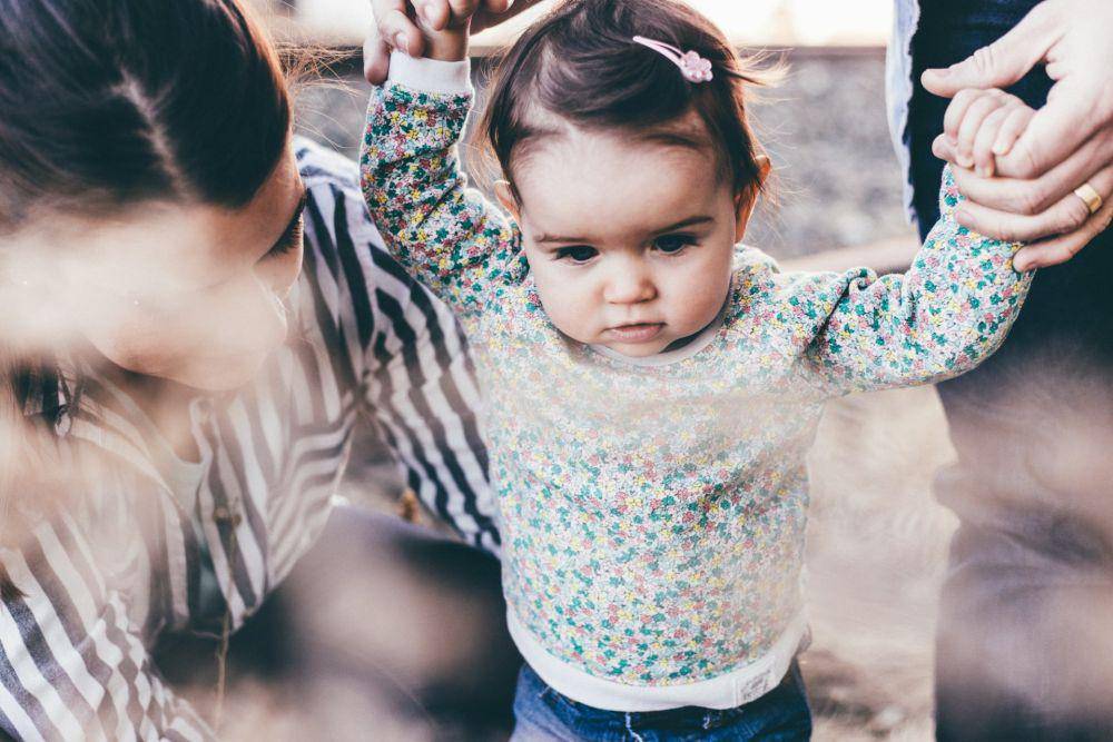 ilustrasi bayi perempuan (unsplash.com/Priscilla Du Preez 🇨🇦)