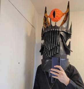 potret lucu cosplay Sauron (reddit.com/Lord_Fixer)