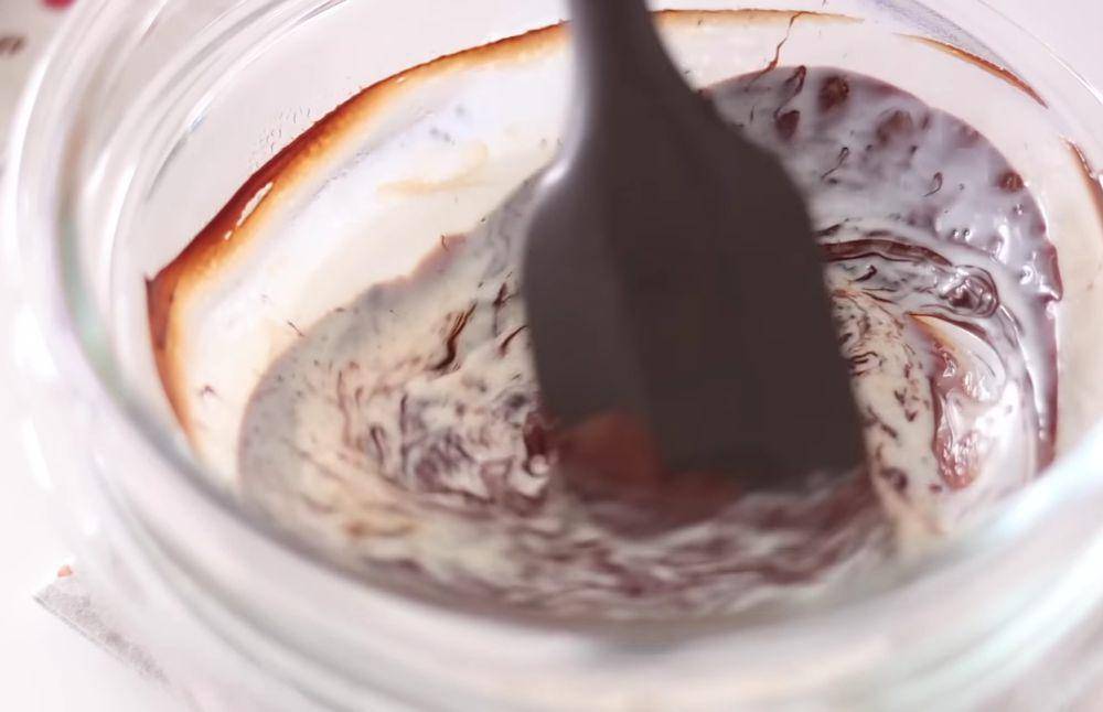 ilustrasi membuat mini chocolate cake (YouTube.com/HidaMari Cooking)