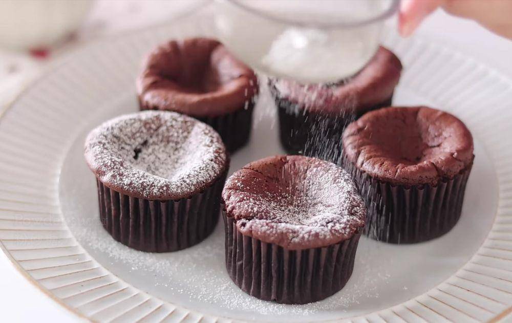 ilustrasi mini chocolate cake (YouTube.com/HidaMari Cooking)