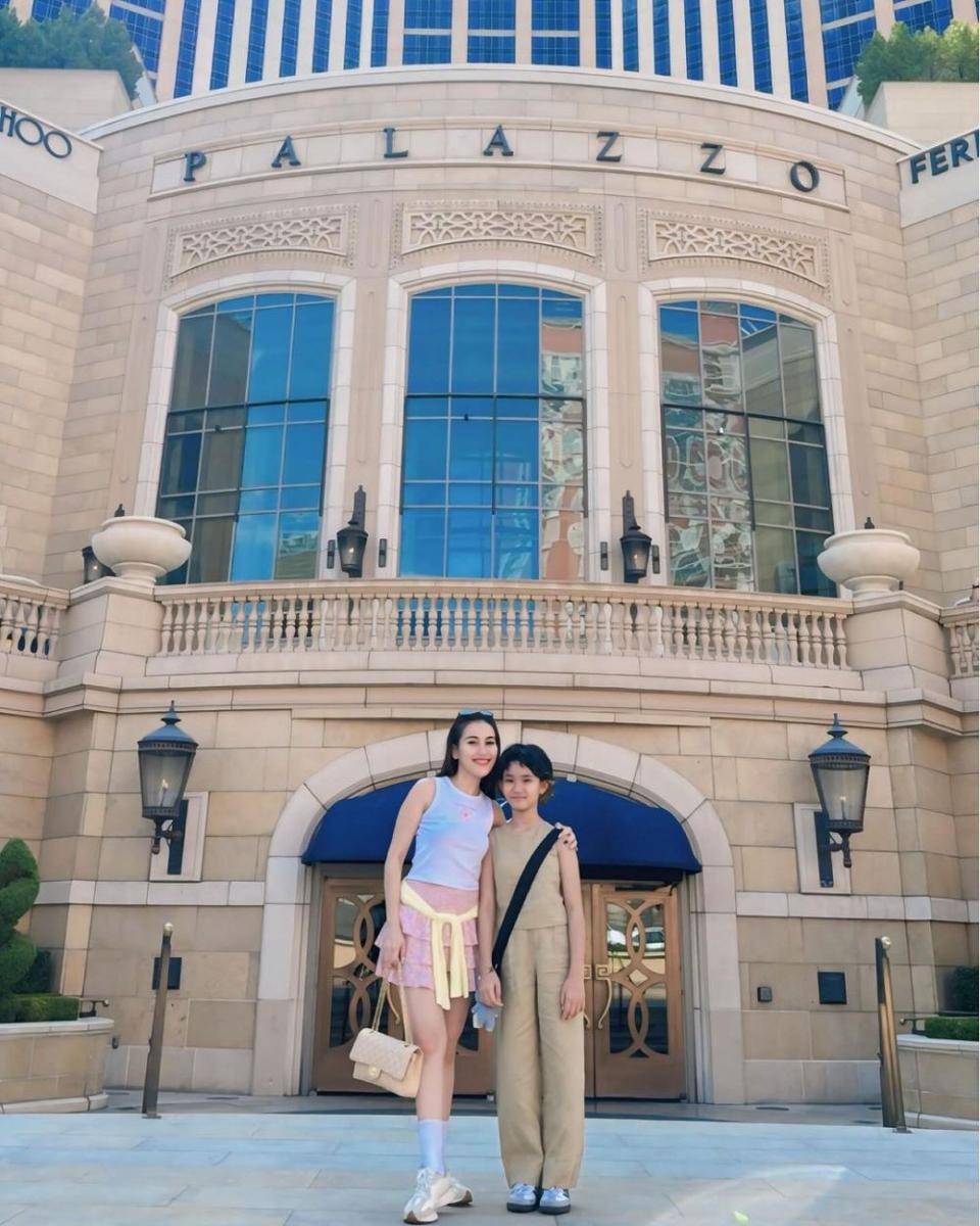 Ayu Ting Ting liburan ke LA (Instagram.com/ayutingting92)