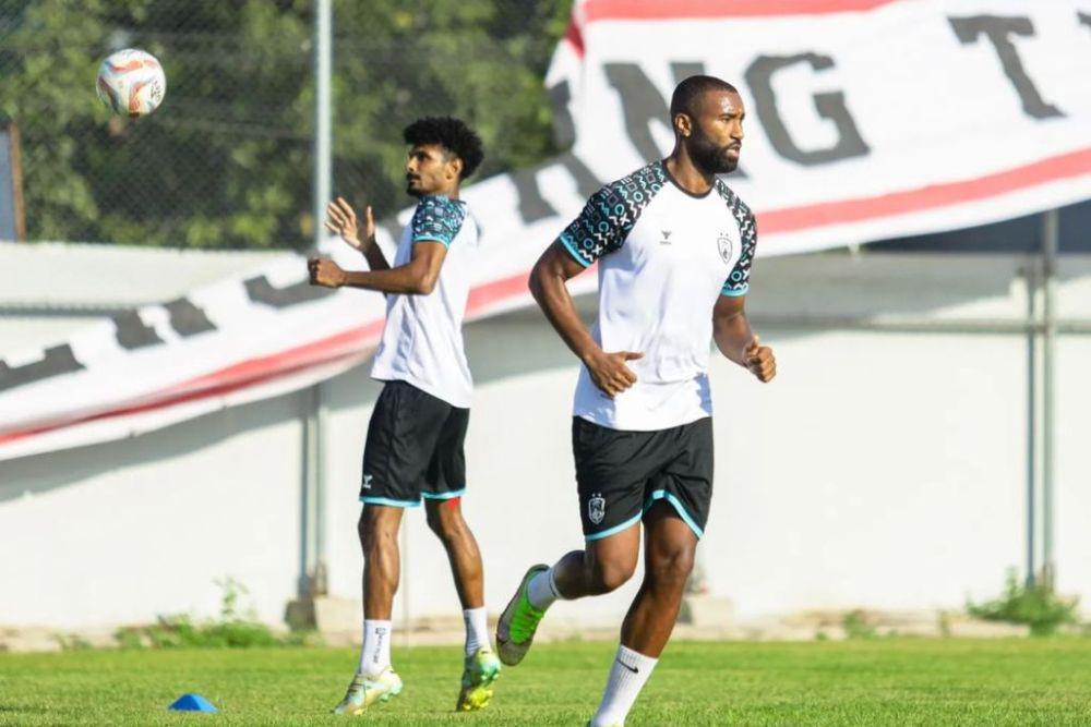 Aloisio Neto (kiri) dan Yuran Fernandes (kanan) dalam sesi latihan PSM Makassar di Stadion Kalegowa Pallangga pada Selasa 16 Juli 2024. (Instagram.com/psm_makassar)