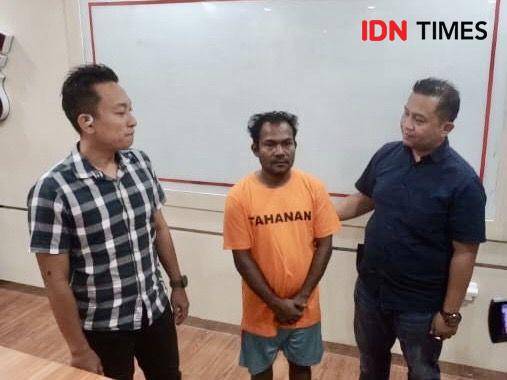 Pelaku diinterogasi oleh Kasat Reskrim Polrestabes Makassar Kompol Devi Sujana (Kiri). (IDN Times/ Faisal Mustafa)