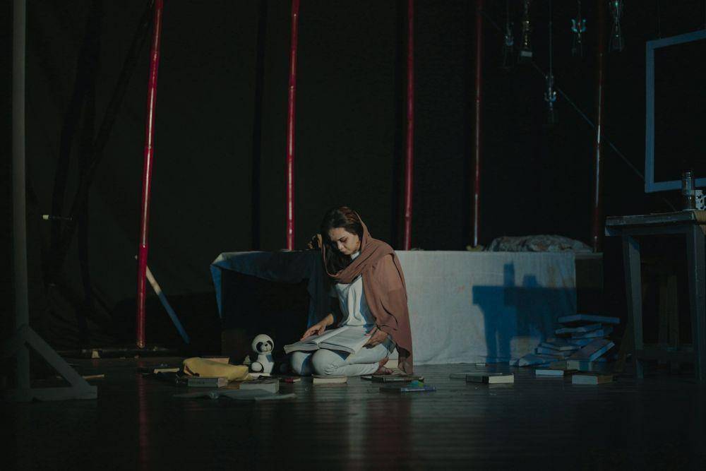 iludtrasi kegiatan ekstrakulikuler teater (unsplash.com/Fairuz Naufal Zaki)