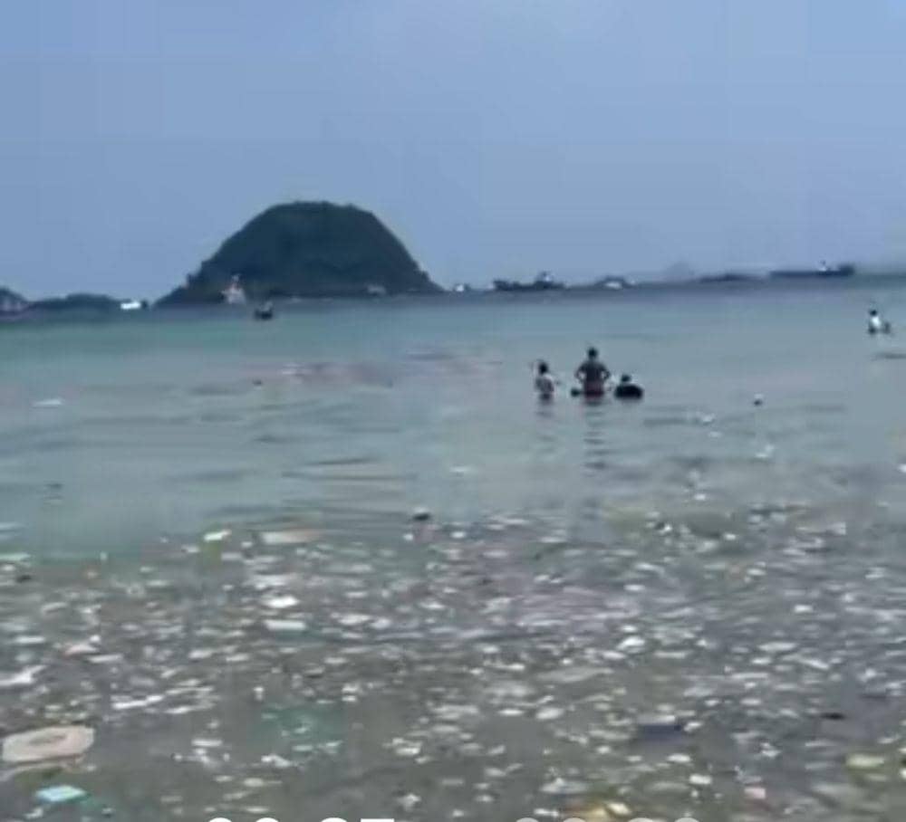 Potret sampah di Pantai Pasir Putih Lampung Selatan (tiktok/yani)