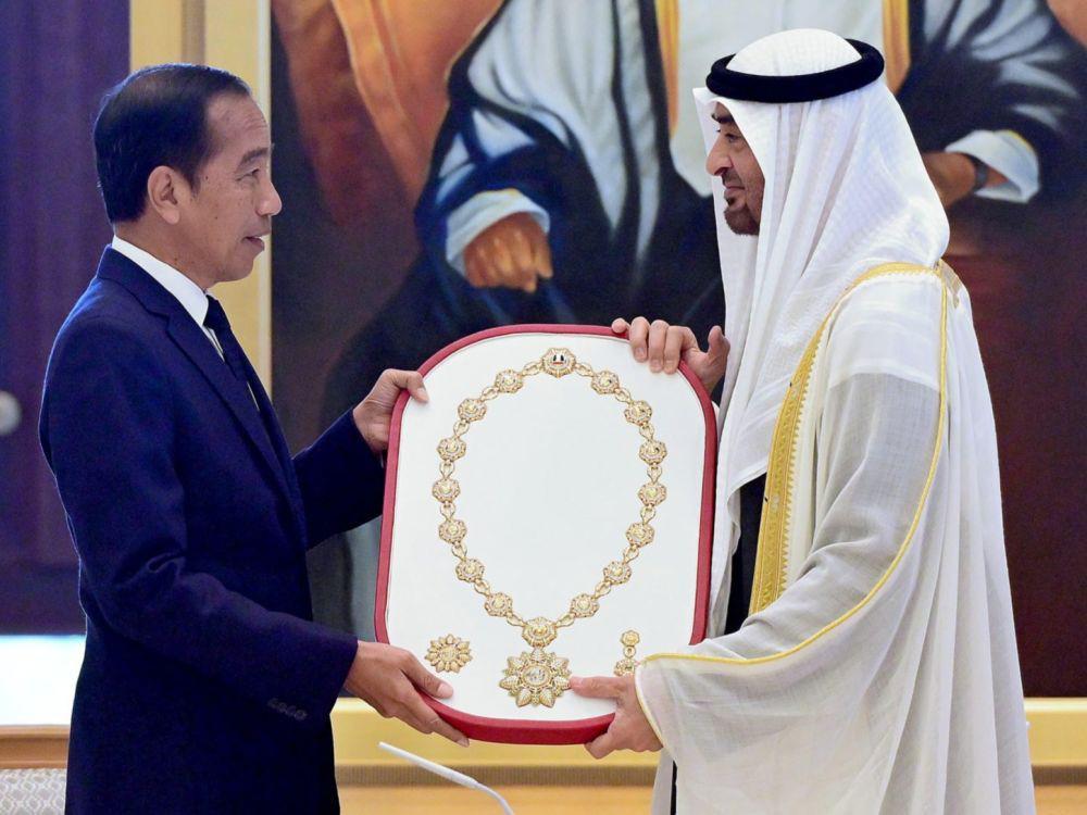 Jokowi Terima Penghargaan Order of Zayed dari Presiden Uni Emirat Arab