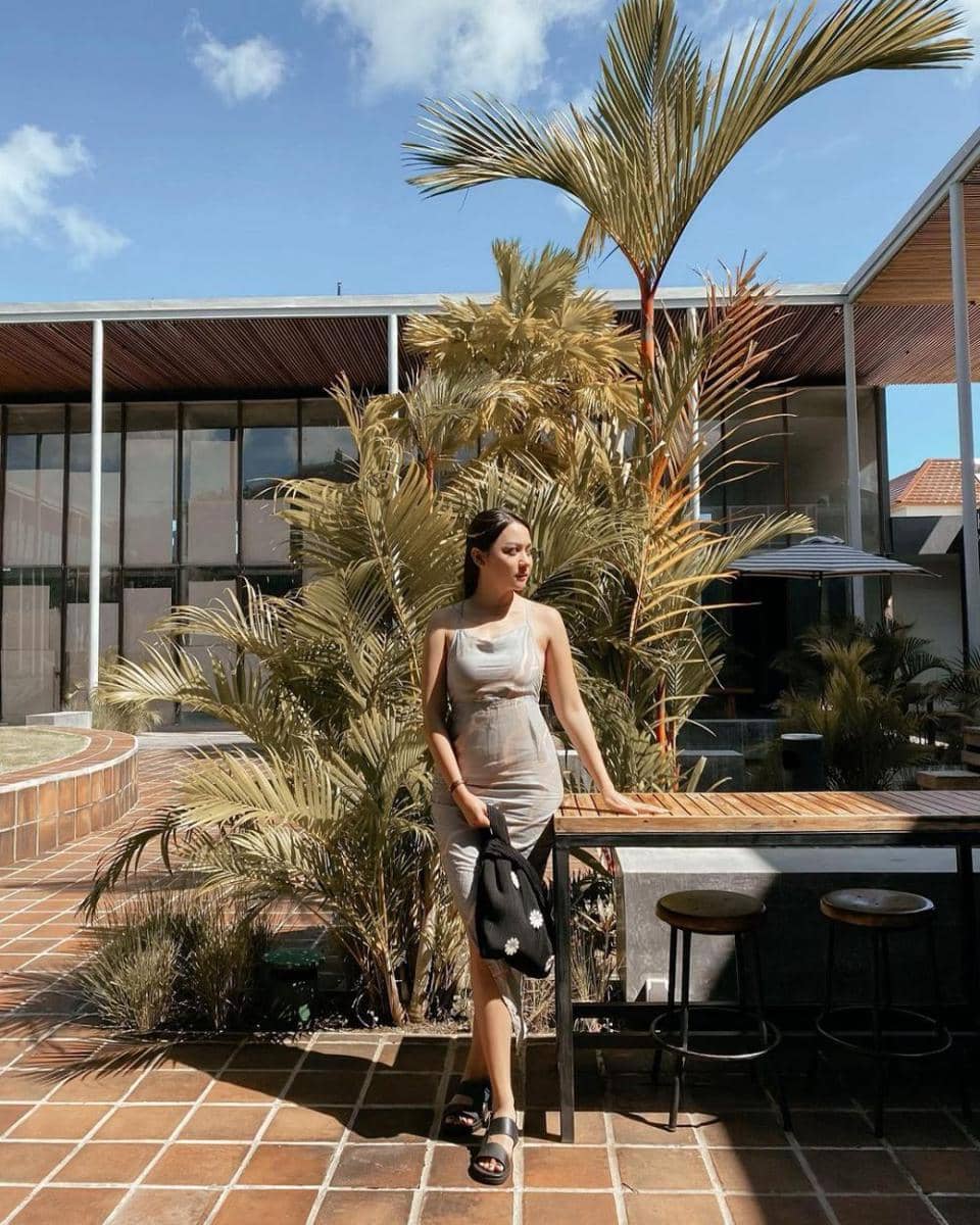 inspirasi outfit earth tone ala Jasmine Nadiko (instagram.com/jasminenadiko)