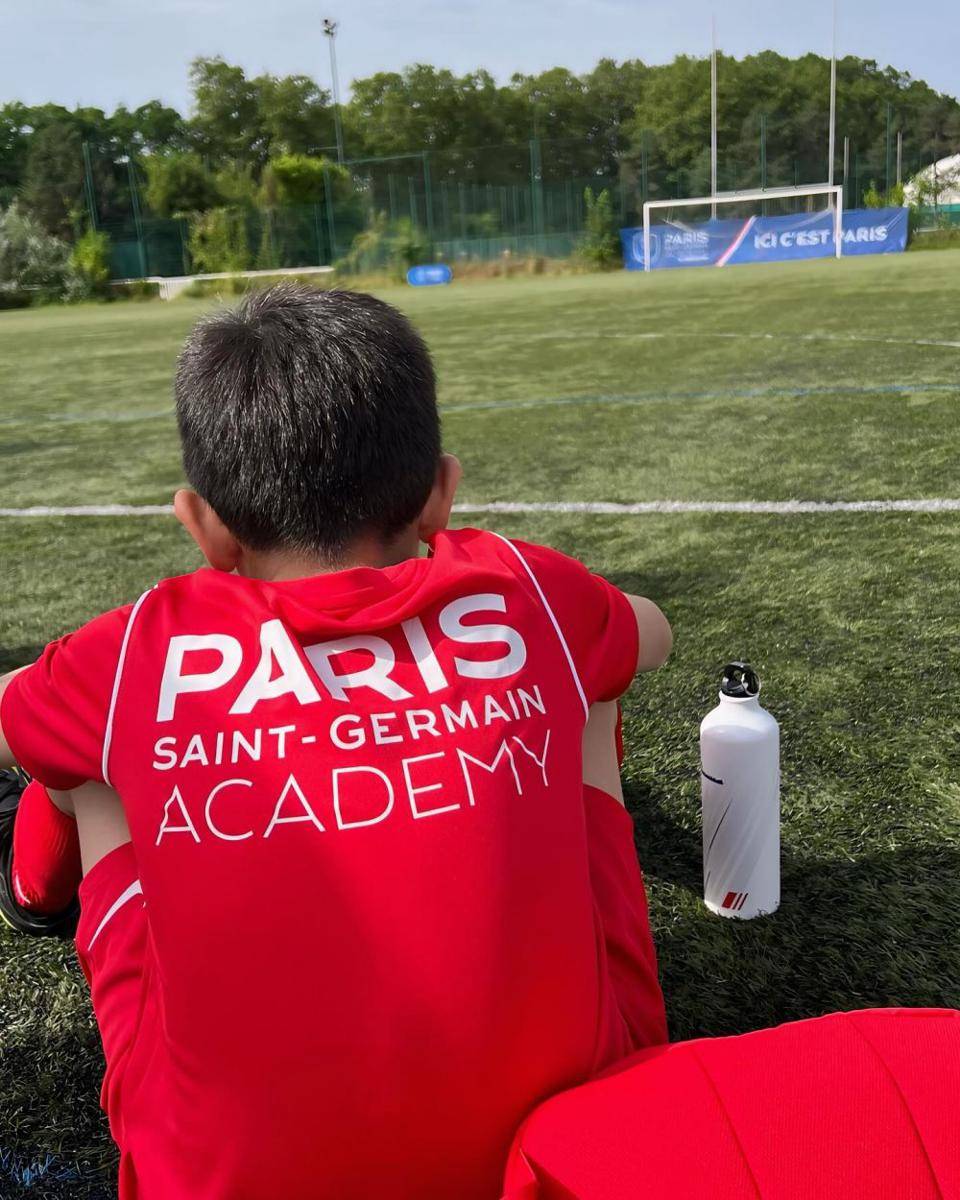 anak Carissa Puteri ikut summper camp PSG Academy (instagram.com/carissa_puteri)