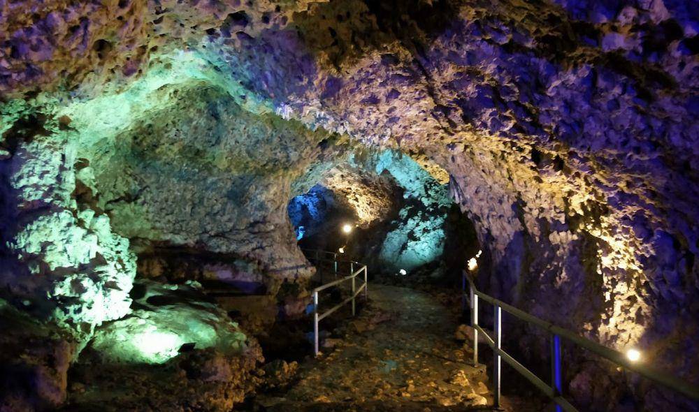 Wisata Goa Kedungkrombang, Panggungrejo-Blitar (google.com/maps/Wisata Goa Kedungkrombang)