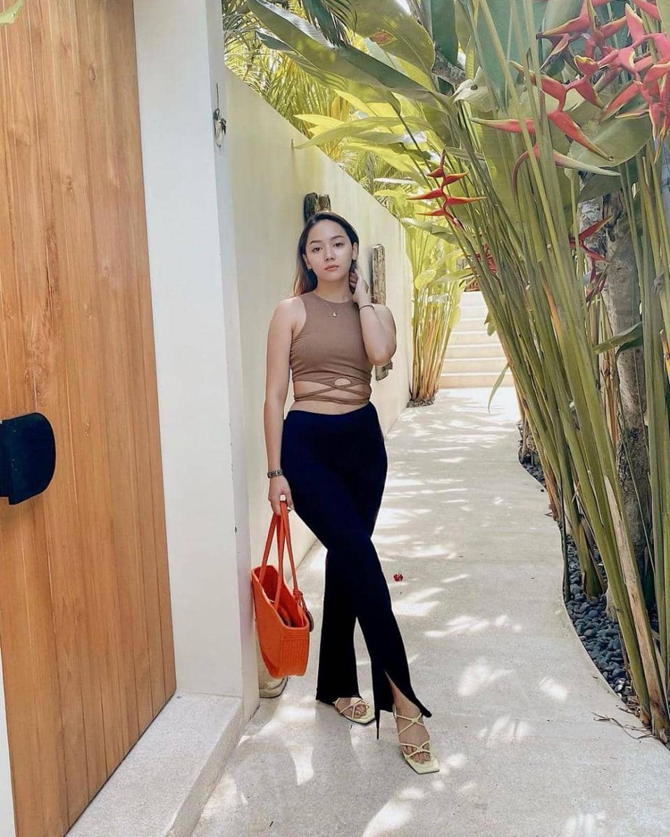 inspirasi outfit earth tone ala Jasmine Nadiko (instagram.com/jasminenadiko)