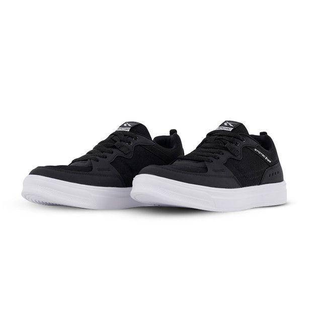 Ilustrasi sepatu sekolah hitam putih (Shopee/Spotec Official Shop)
