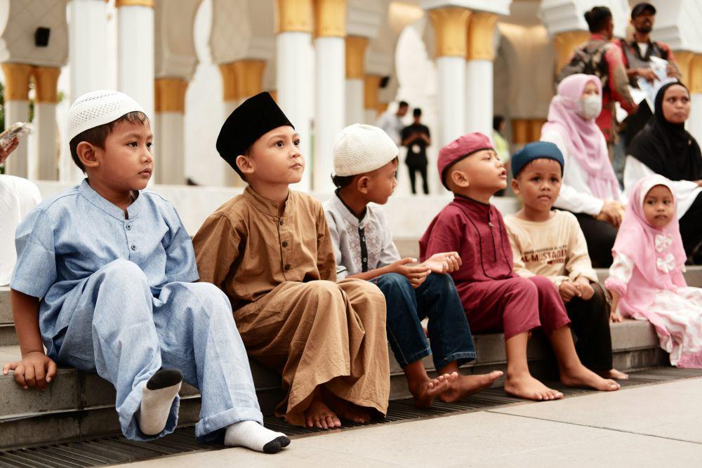 Kenapa 10 Muharram Disebut Lebaran Anak Yatim? Simak Penjelasannya!