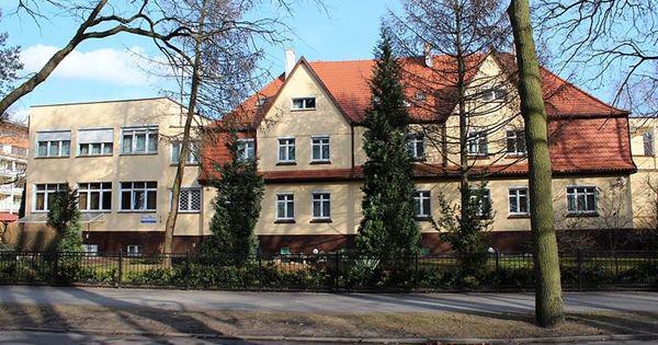 Adam Mickiewicz University (commons.wikimedia.org/Azymut)