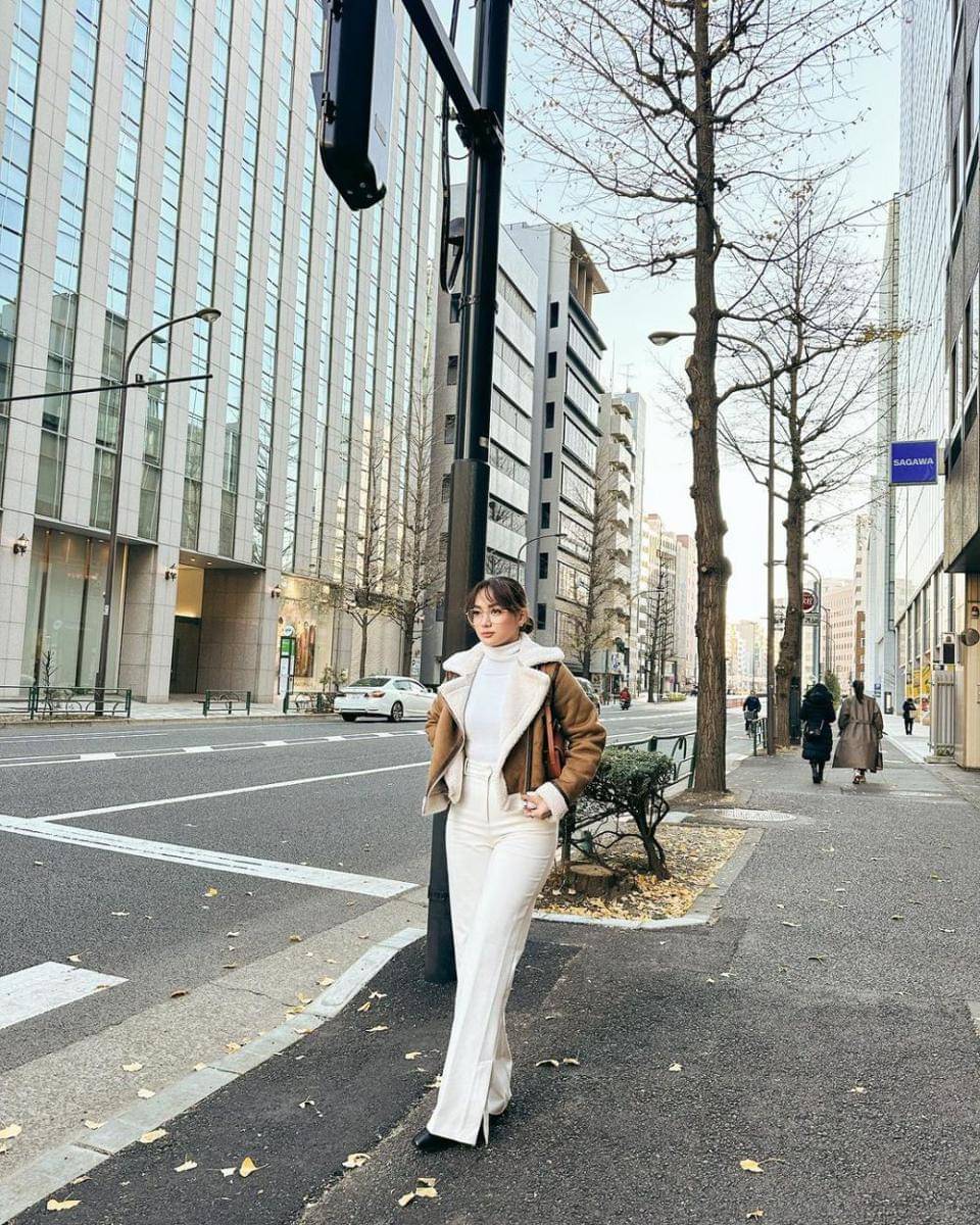 inspirasi outfit earth tone ala Jasmine Nadiko (instagram.com/jasminenadiko)