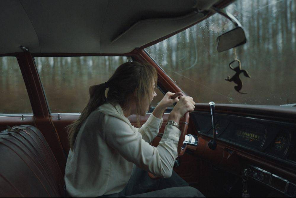 Maika Monroe dalam film Longlegs (dok. Neon/Longlegs)
