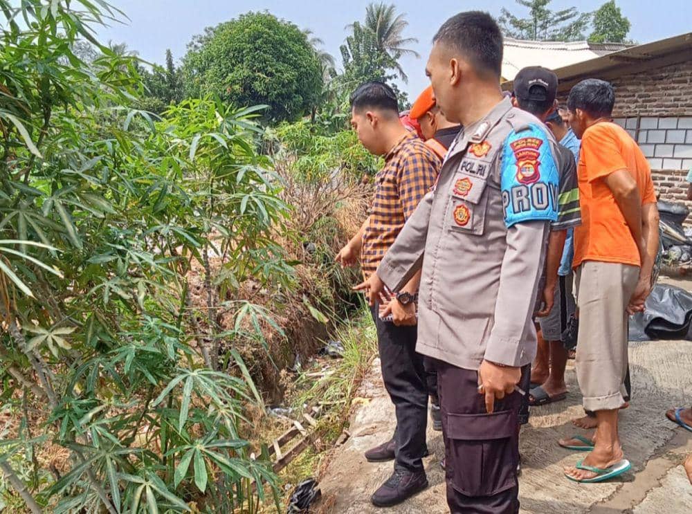 Penampakan korban Misbahudin dan lokasi kejadian laka kereta api di Natar, Lampung Selatan. (Dok. Polsek Natar).