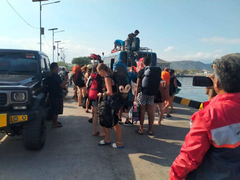Foto puluhan WNA saat dievakuasi ke pelabuhan bima (Dok/Polres Bima Kota)
