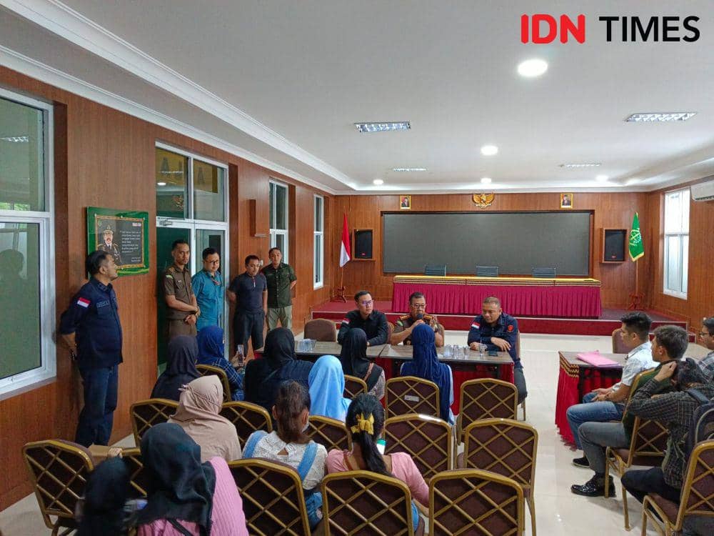 Para korban pinjaman kredit fiktif bank BUMN di Bandar Lampung layangkan laporan ke Kejari Lampung. (IDN Times/Tama Yudha Wiguna).