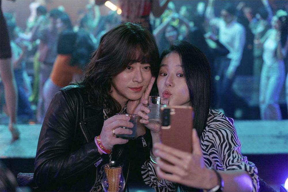 cuplikan Jo Jung Suk dan Lee Ju Myoung di film Pilot (instagram.com/lotteent.movie)