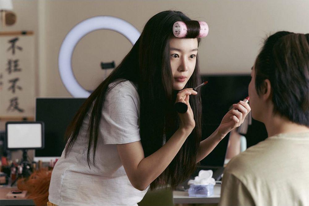 7 Potret Han Sun Hwa di Film Pilot, Hadirkan Komedi Bareng Jo Jung Suk