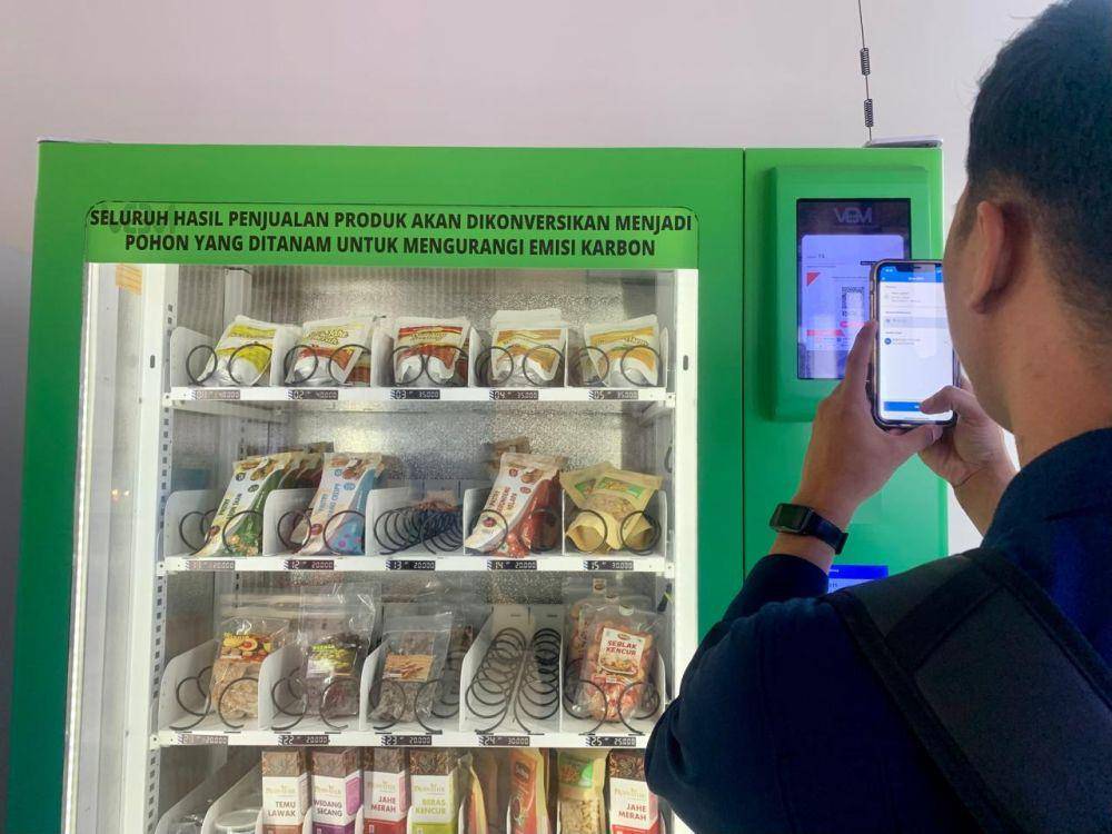 PT ASDP Indonesia Ferry (Persero) meluncurkan vending machine untuk produk UMKM binaan. (dok. ASDP)