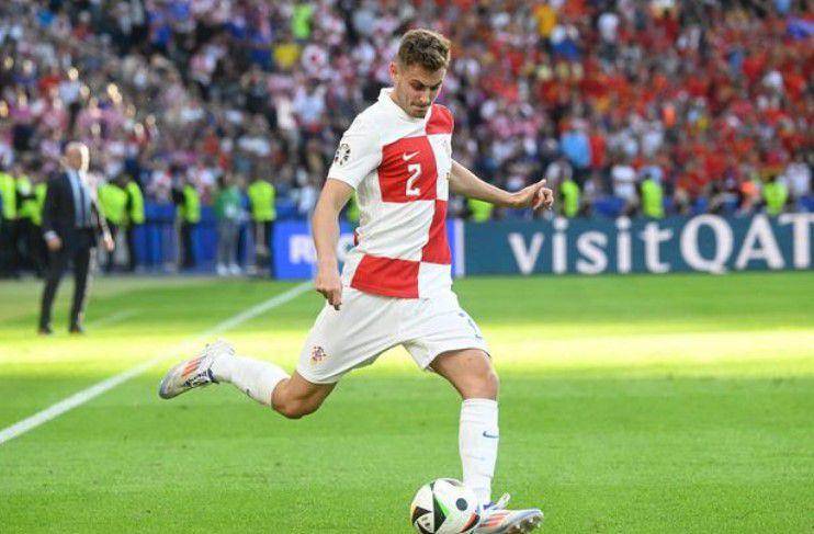Josip Stanisic (instagram.com/josip_stanisic)