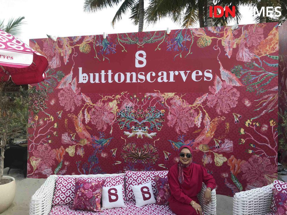 Intip Koleksi Buttonscarves yang Cocok untuk Summer, Stylish di Pantai