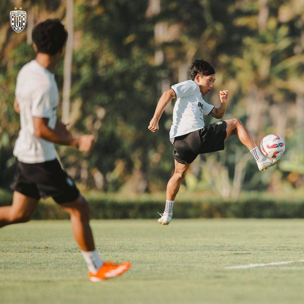 Pemain Bali United saat sedang latihan. (Instagram.com/baliunitedfc)