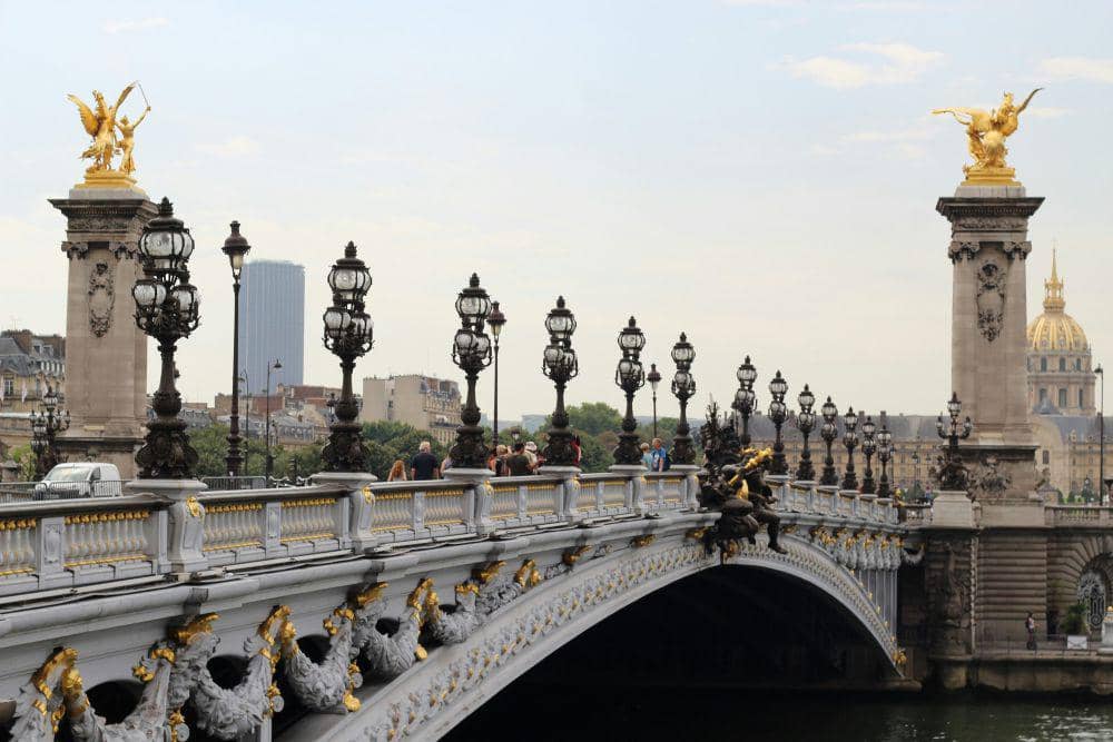 ilustrasi Pont Alexandre III