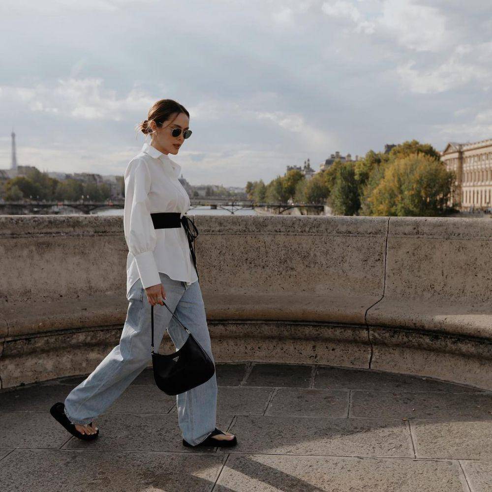 mix and match celana jeans ala Cathy Sharon (instagram.com/cathysharon/)