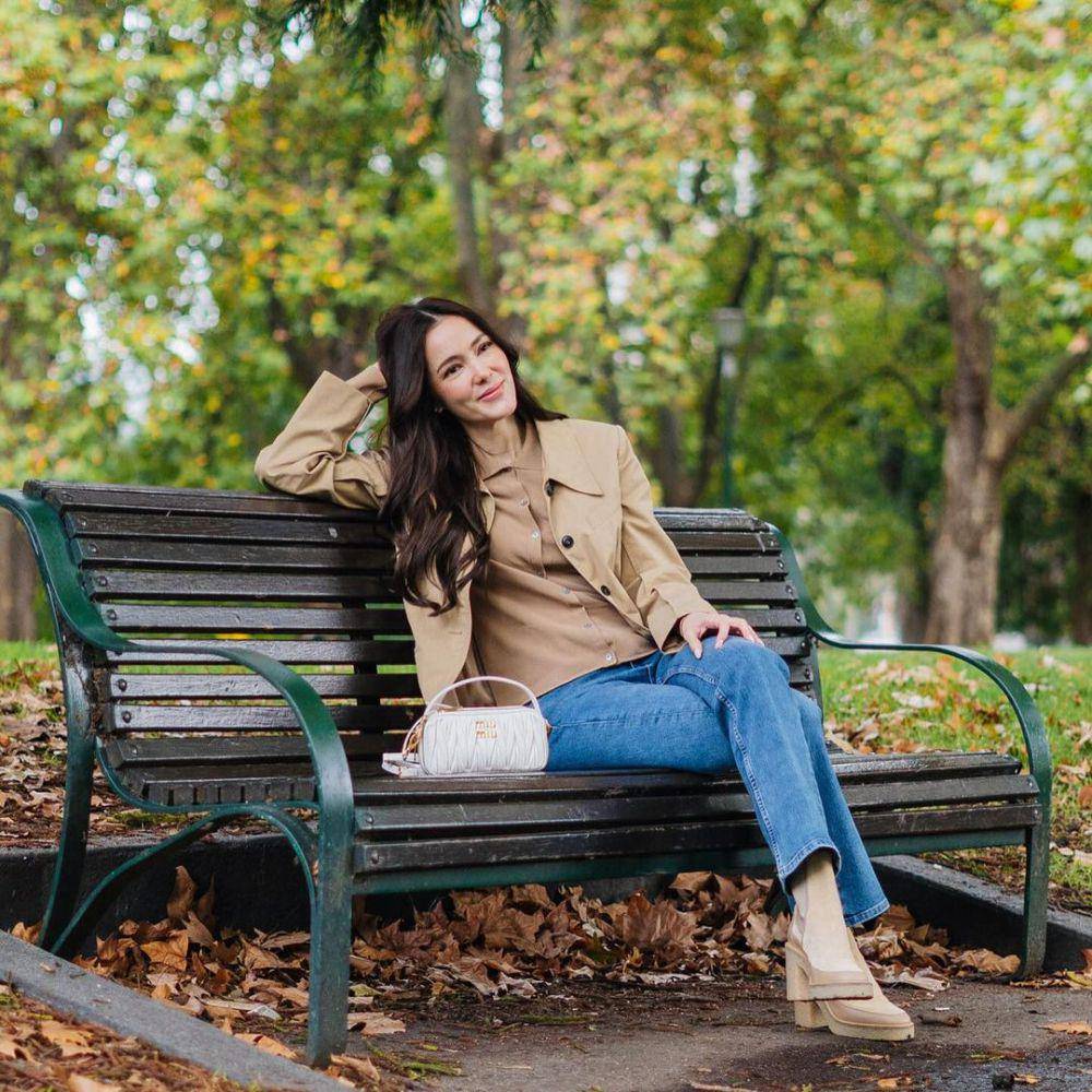 mix and match celana jeans ala Cathy Sharon (instagram.com/cathysharon/)