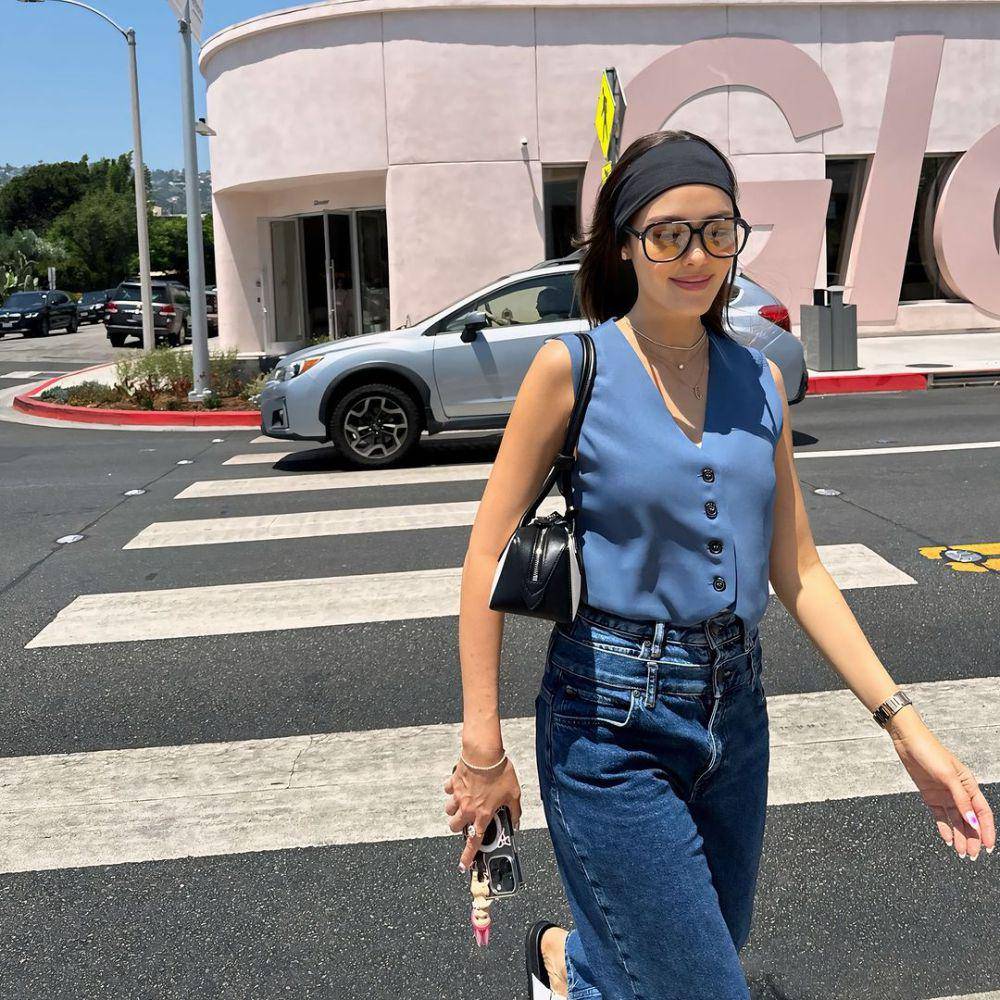 mix and match celana jeans ala Cathy Sharon (instagram.com/cathysharon/)