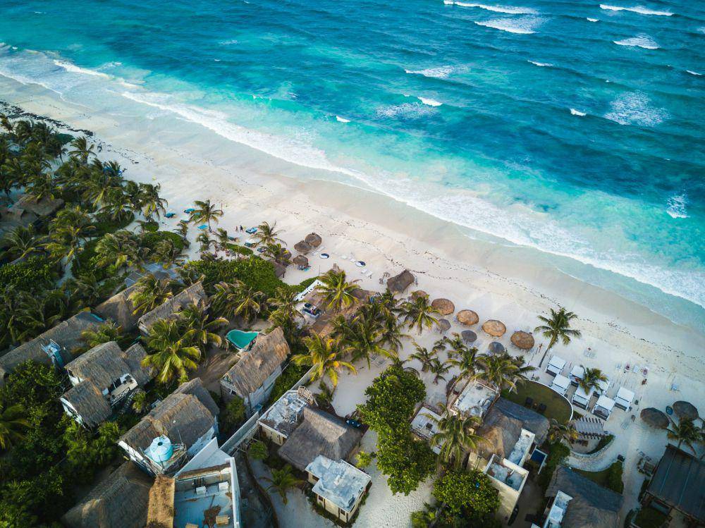 potret pantai di Tulum, Meksiko (unsplash.com/Spencer Watson)