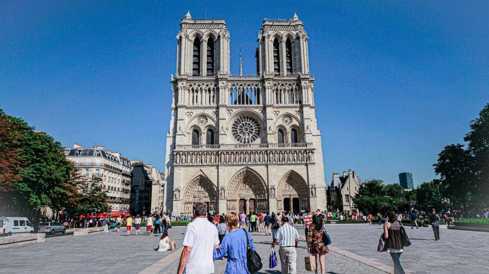 ilustrasi Katedral Notre Dame