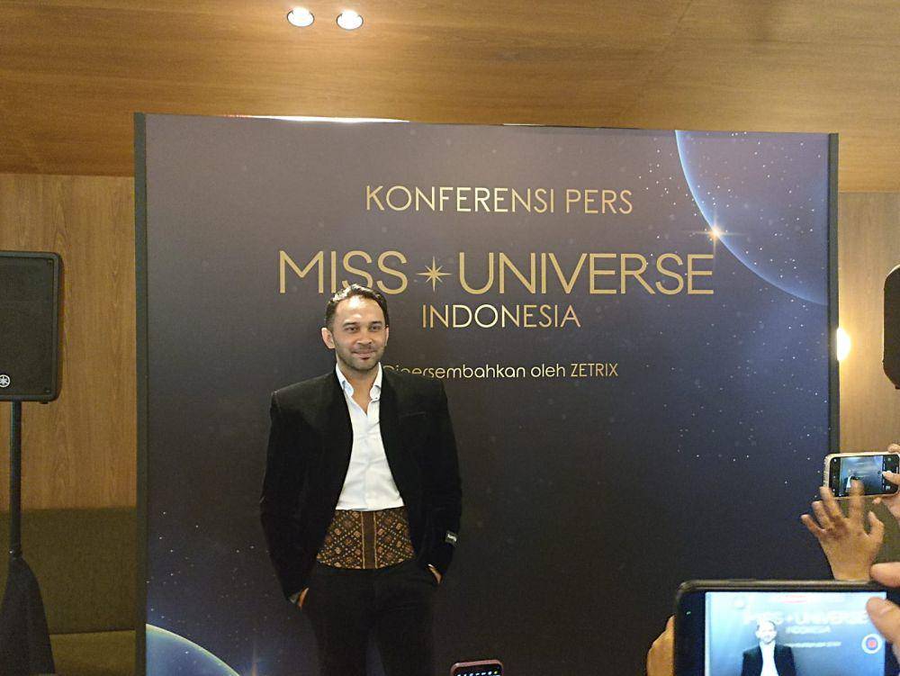 Konferensi National Director Miss Universe Indonesia 2024, Teuku Jordan Zacky A di Antarasa, One Satrio. 18 Juli 2024. (IDN Times/M. Tarmizi Murdianto)