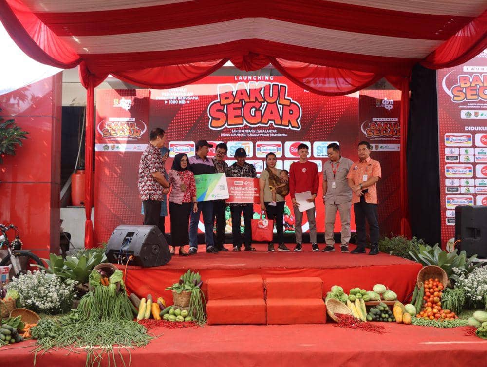 Pemkot Semarang meluncurkan peluncuran Bakul Segar (Bantu Kembang Usaha Lancar Untuk Semarang Tanggap Pasar Tradisional) untuk kemudahan mengurus Nomor Induk Berusaha (NIB) bagi pedagang pasar tradisional. (dok. Pemkot Semarang)
