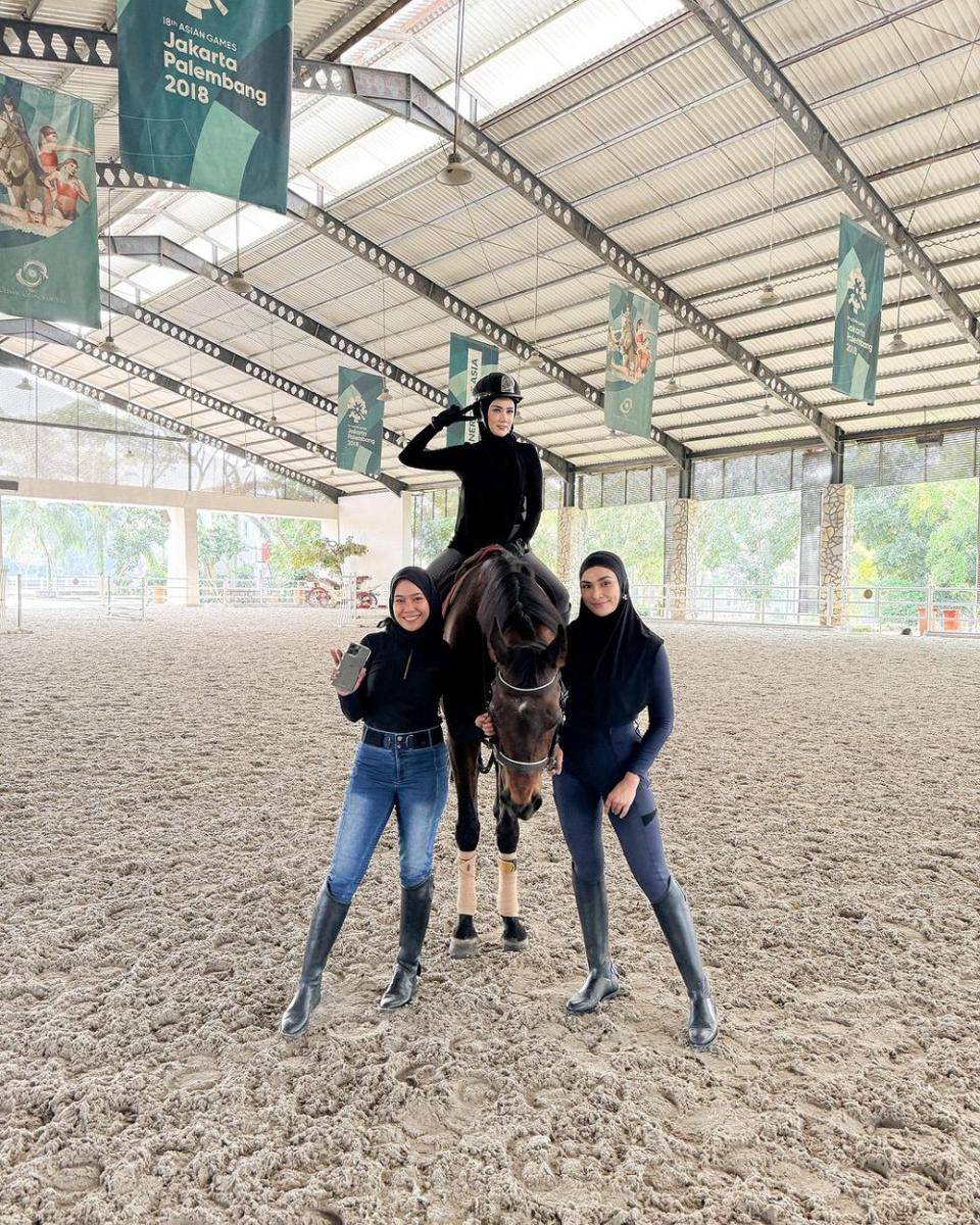 potret Mulan Jameela latihan berkuda (instagram.com/mulanjameela1)