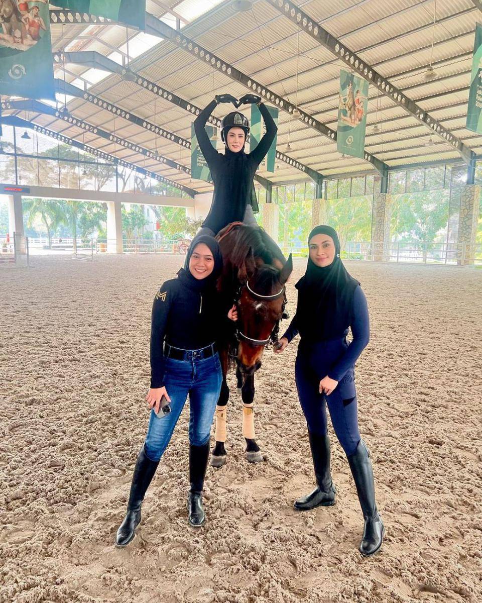 potret Mulan Jameela latihan berkuda (instagram.com/mulanjameela1)
