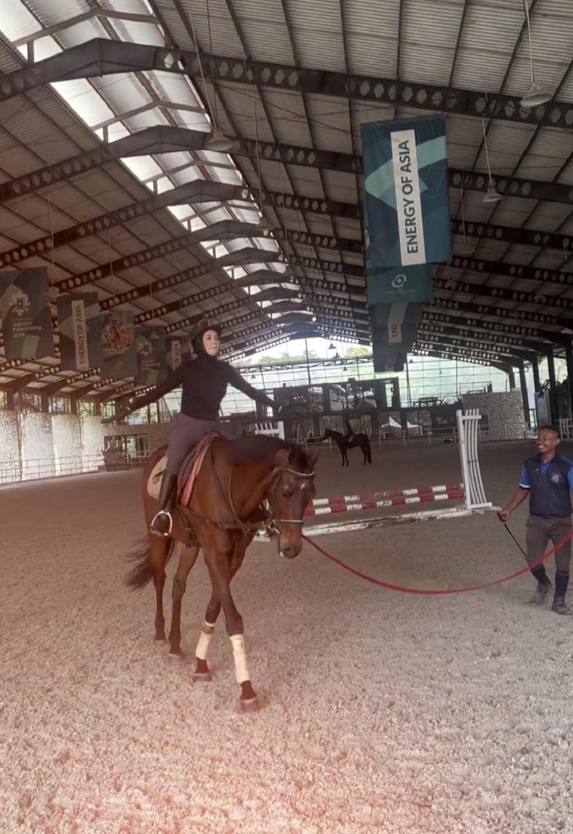 potret Mulan Jameela latihan berkuda (instagram.com/mulanjameela1)