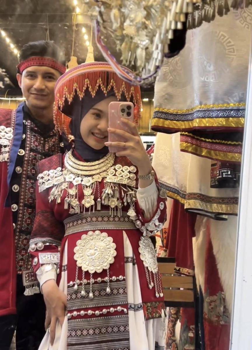 potret Chand Kelvin dan istri pakai baju tradisional Vietnam (instagram.com/deasahirah)