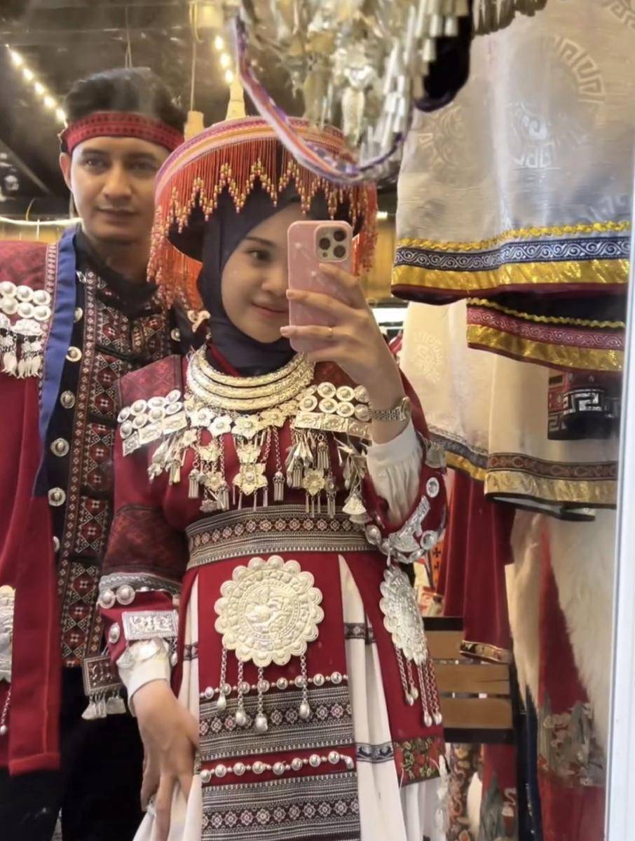 potret Chand Kelvin dan istri pakai baju tradisional Vietnam (instagram.com/deasahirah)