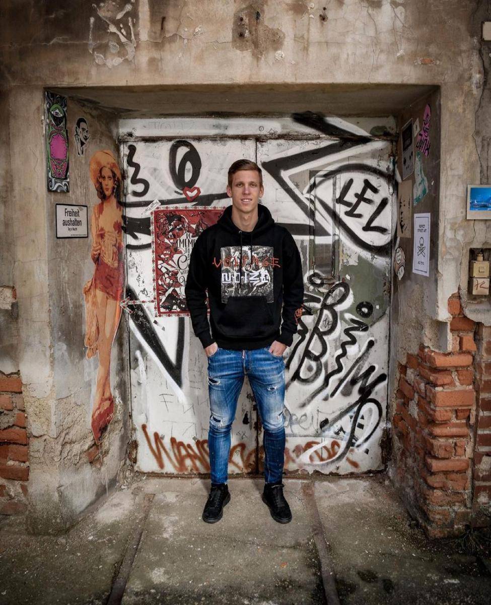 ide outfit kasual ala Dani Olmo (instagram.com/daniolmo)