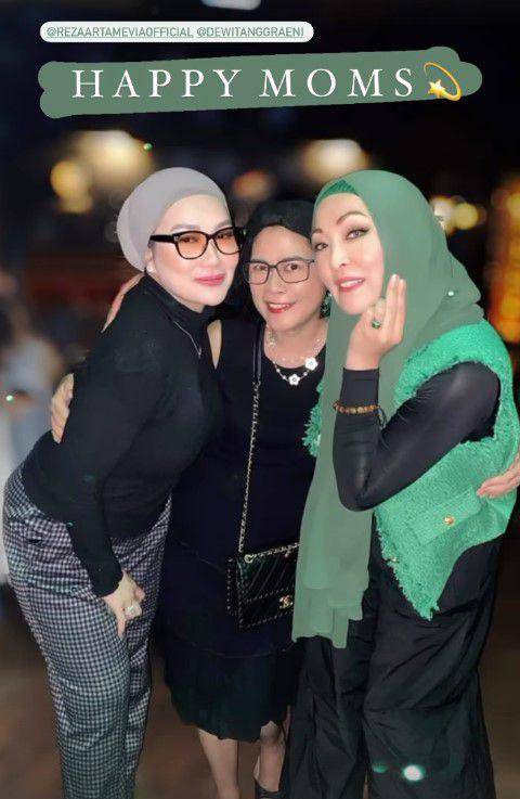 kumpul keluarga Aaliyah Massaid (Instagram.com/angelinasondakh09)