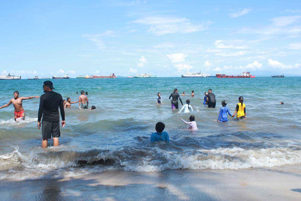 Pantai Merak (google.com/maps/Agnes Marlina)