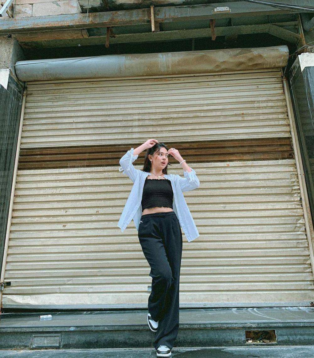 outfit Dinda Mahira (instagram.com/dindaaaaa.17)