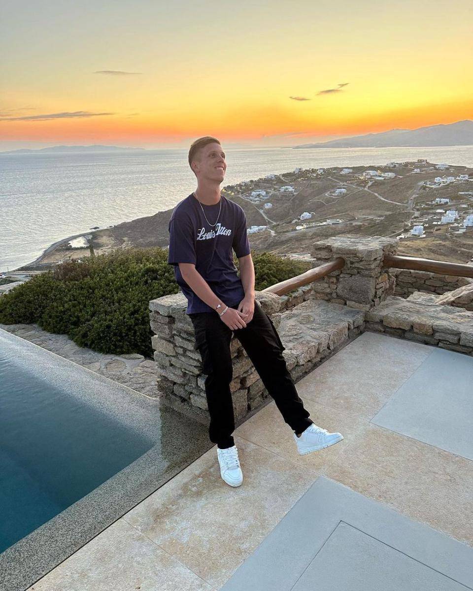 ide outfit kasual ala Dani Olmo (instagram.com/daniolmo)