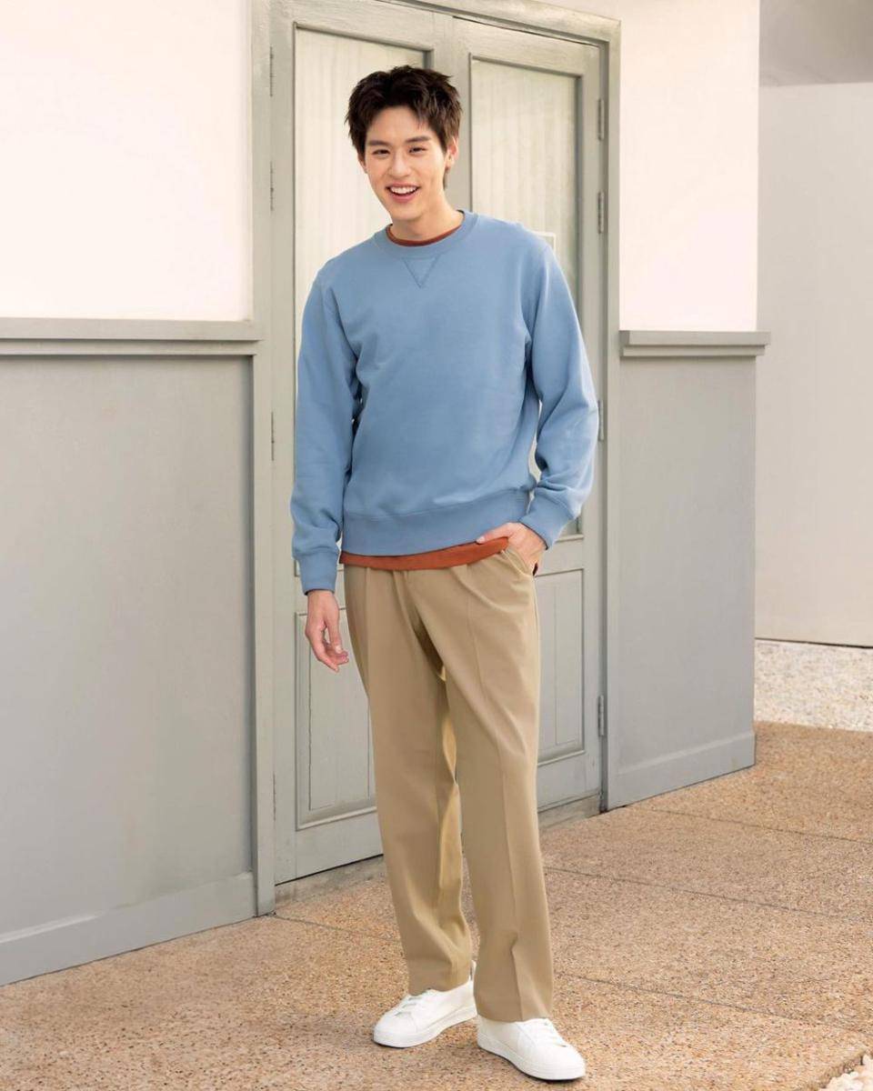 long pants cokelat ala Billkin Putthipong (instagram.com/bbillkin)