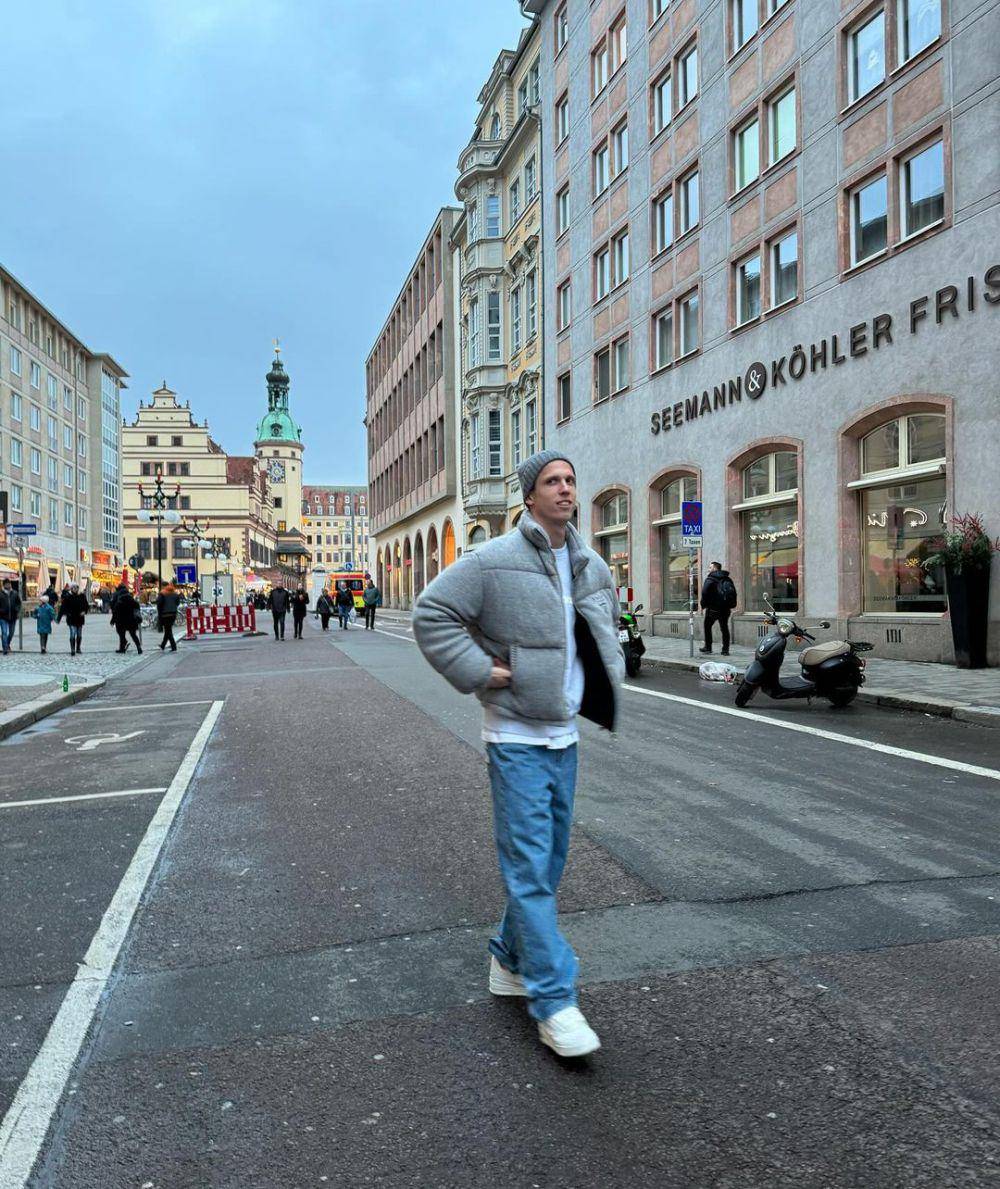 ide outfit kasual ala Dani Olmo (instagram.com/daniolmo)